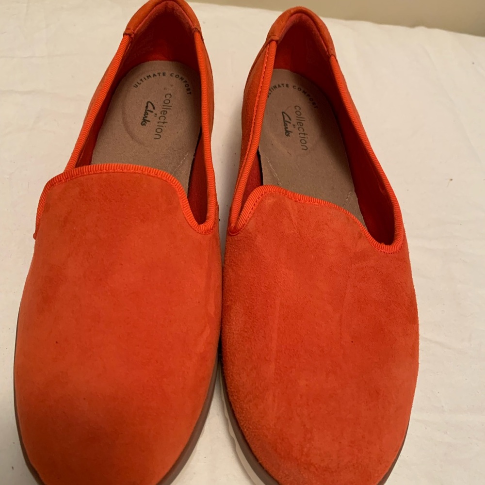 Red Clarks Orange Suede Loafers Flats - 6